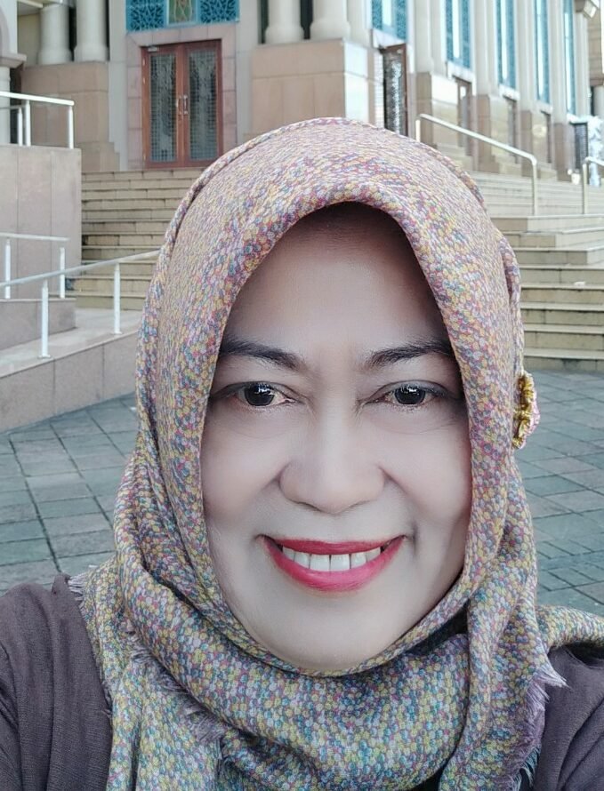 Dra. Rochyati Wahyuni Triana, M.Si